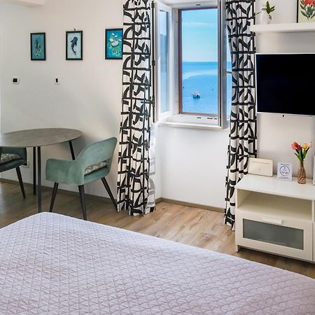 Studio Apartment Above Promenade W Terrace & Parking غاباس المظهر الخارجي الصورة