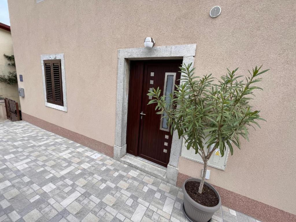 Studio Apartment Above Promenade W Terrace & Parking غاباس المظهر الخارجي الصورة
