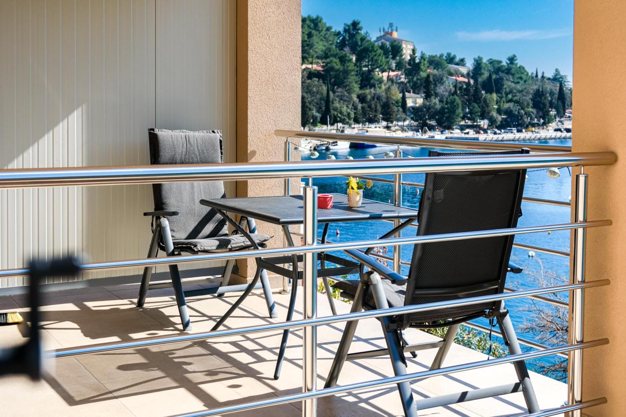 Studio Apartment Above Promenade W Terrace & Parking غاباس المظهر الخارجي الصورة